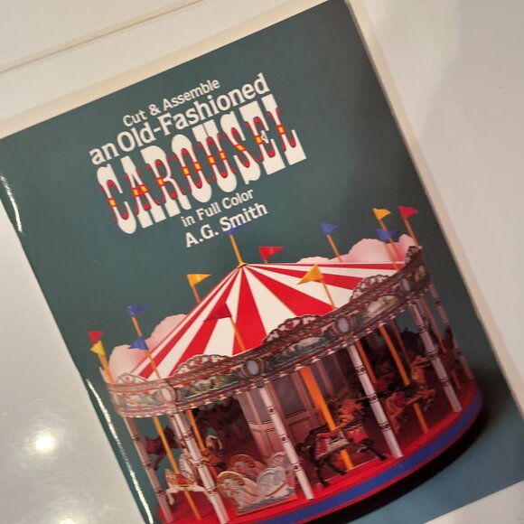 Cut‎ and Assemble - Old-Fashioned Carousel (1985) - Picture 1 of 13